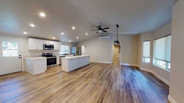 60141 Agate Rd Bend, OR 97702