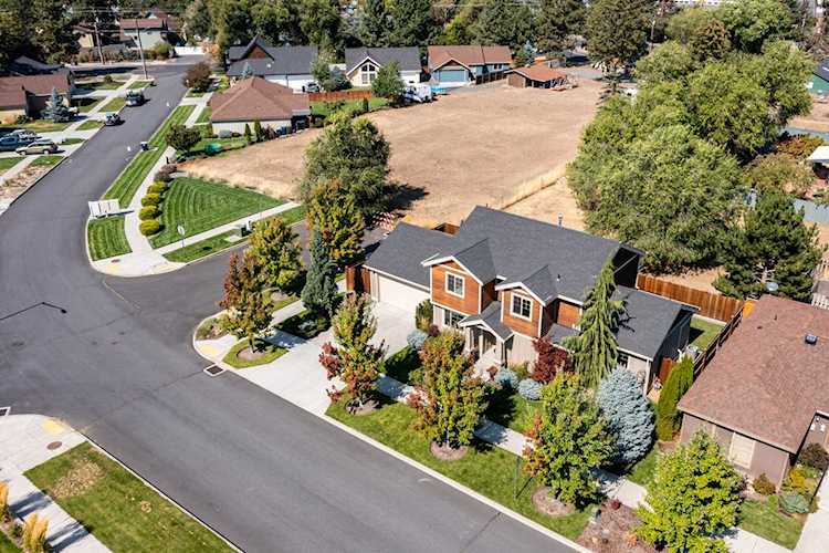 1096 NE Bennington Way Bend, OR 97701