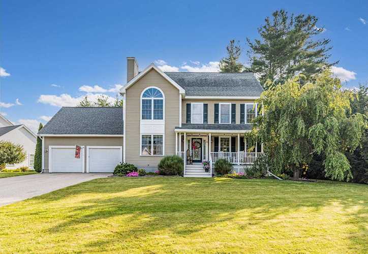 18 Aspen Dr Somersworth, NH 03878