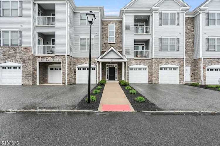 43 Elston Ct Wanaque Boro, NJ 07420