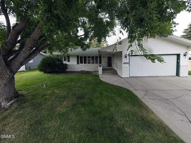 2040 N 3rd St Bismarck, ND 58501 | MLS 4004347 Photo 1