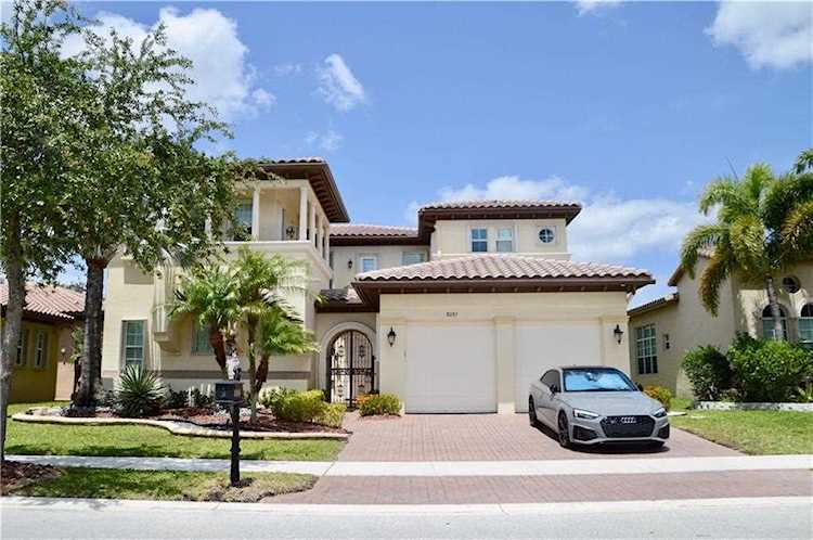 8085 NW 111th Ter Parkland, FL 33076