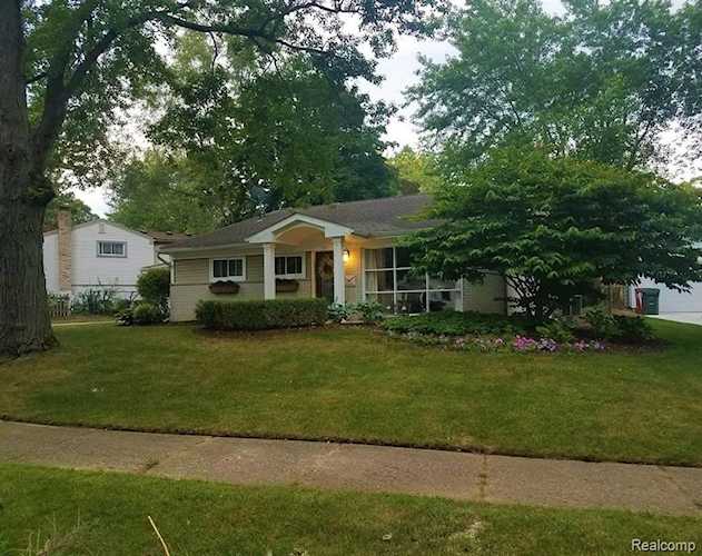 1321 Catalpa Rochester, MI 48307