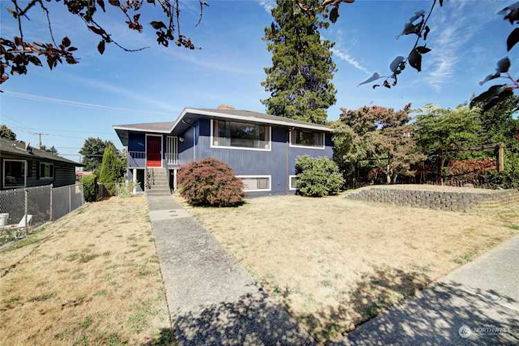 6051 42nd Ave SW Seattle, WA 98136