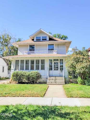 822 6th St Bismarck, ND 58501