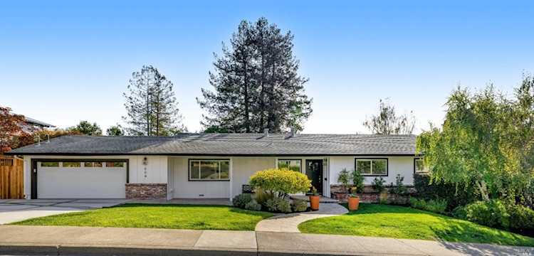 604 Elm Drive Petaluma, CA 94952 | MLS 322086903 Photo 1