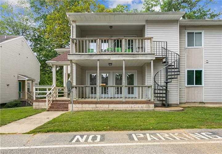 32 Williamson Park Dr #A Newport News, VA 23608 | MLS 10458147 Photo 1