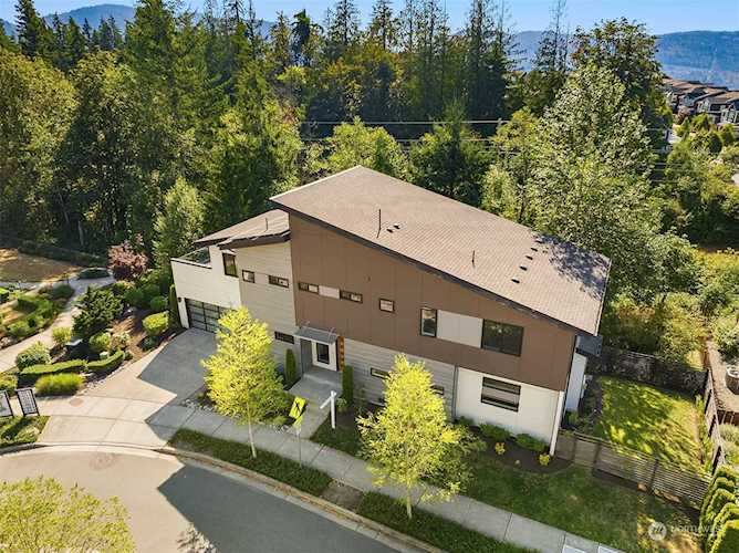 1519 14th Place NE Issaquah, WA 98029