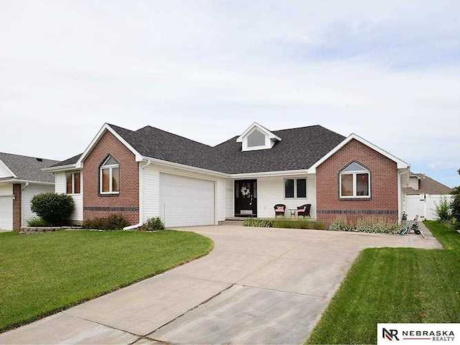 9328 Benziger Dr Lincoln, NE 68526 | MLS 22218314 Photo 1