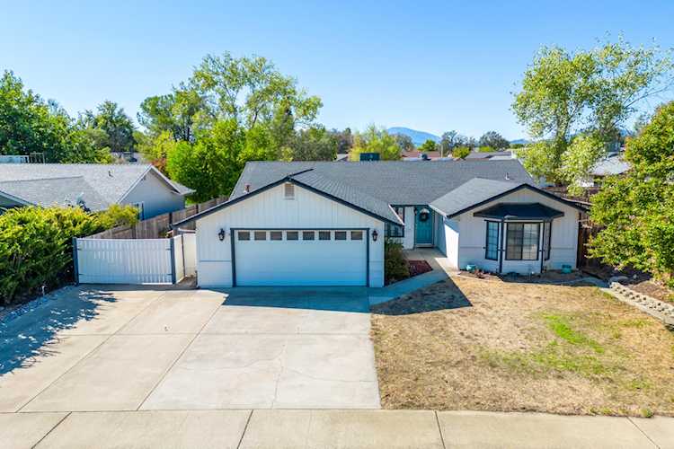 1520 Fresia Way Redding, CA 96003