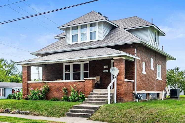 2221 Central Ave Anderson, IN 46016 | MLS 21884938 Photo 1