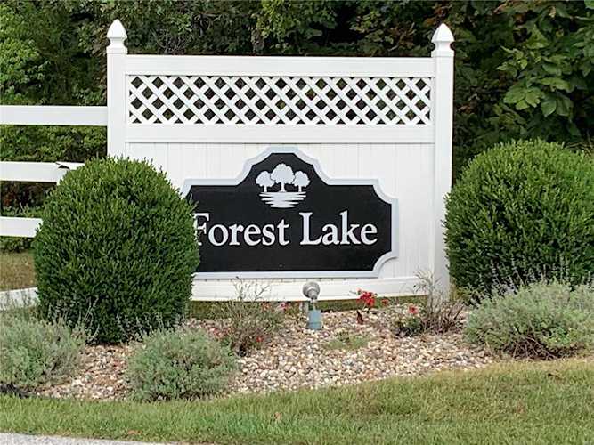 28 In Forest Lake Wright City, MO 63390