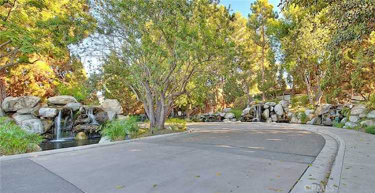 2542 W Macarthur Blvd #B Santa Ana, CA 92704