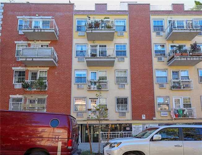 420 42nd St #4B Brooklyn, NY 11232