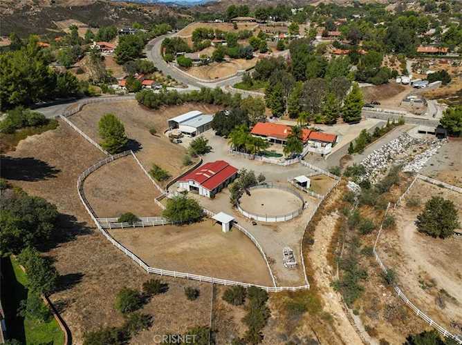 30112 Sharp Rd Castaic, CA 91384