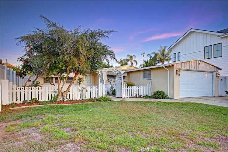 2590 Willo Ln Costa Mesa, CA 92627