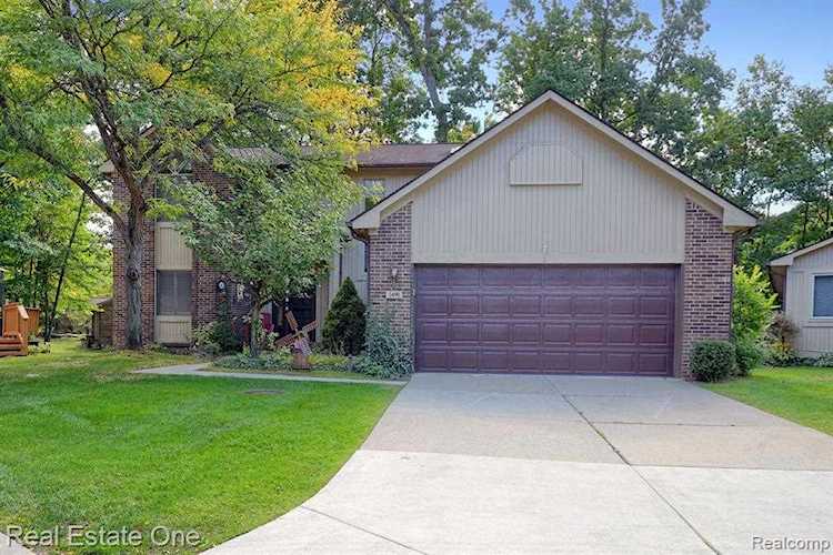 7491 Indianwood, West Bloomfield, MI 48322 in Maple Place Villas Occpn 493|Oakland MLS# 60146419 Photo 1
