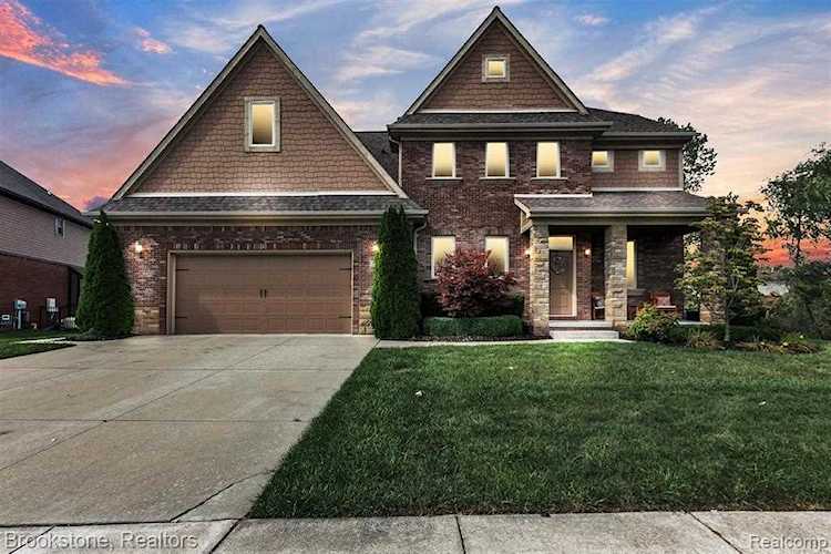 52155 Pawnee Macomb, MI 48042