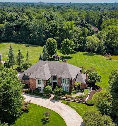 246 Charing Cross Bloomfield Hills, MI 48304