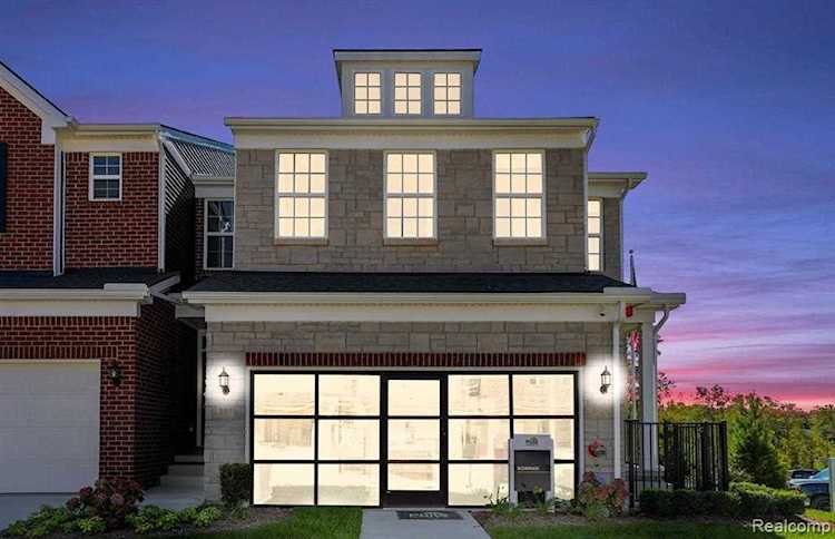 337 Strawberry Rochester Hills, MI 48307