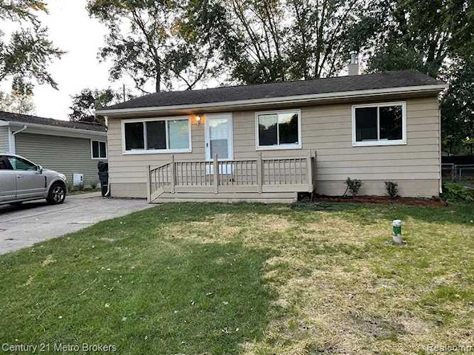 2235 Mentone Wolverine Lake, MI 48390
