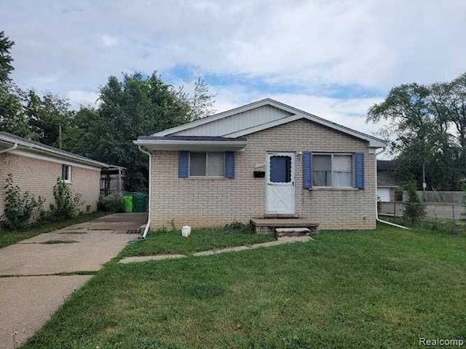 24256 Fern Eastpointe, MI 48021