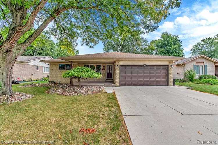 41720 Mary Kay Clinton Township, MI 48038