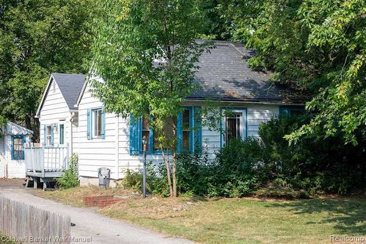 3126 Avalon Rochester Hills, MI 48309