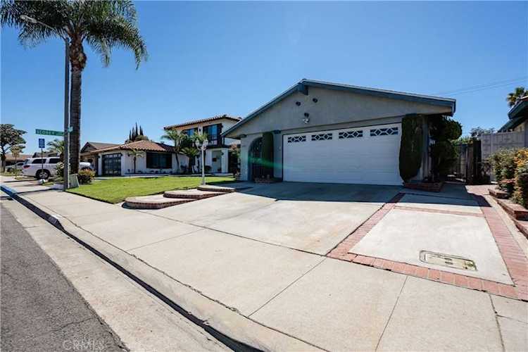1048 E Denwall Dr Carson, CA 90746