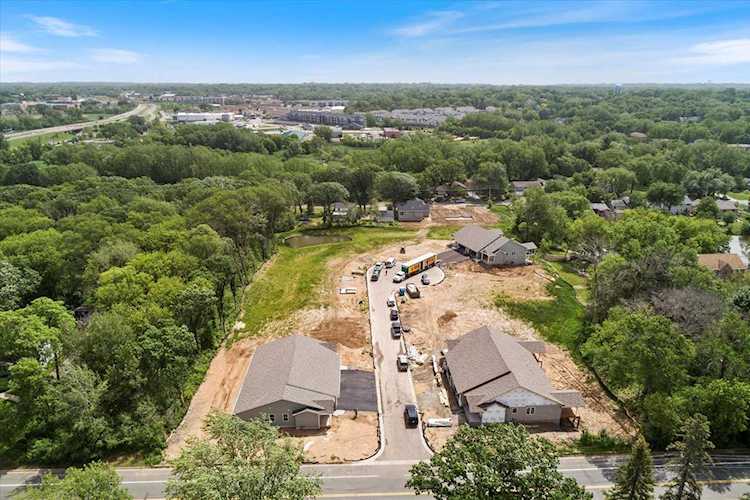 2085 Kari Lane North Saint Paul, MN 55109