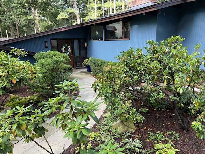 54 Campbell Road Wayland, MA 01778