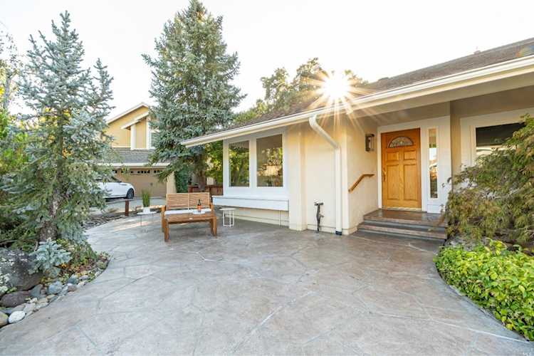 48 Woodleaf Court Novato, CA 94945