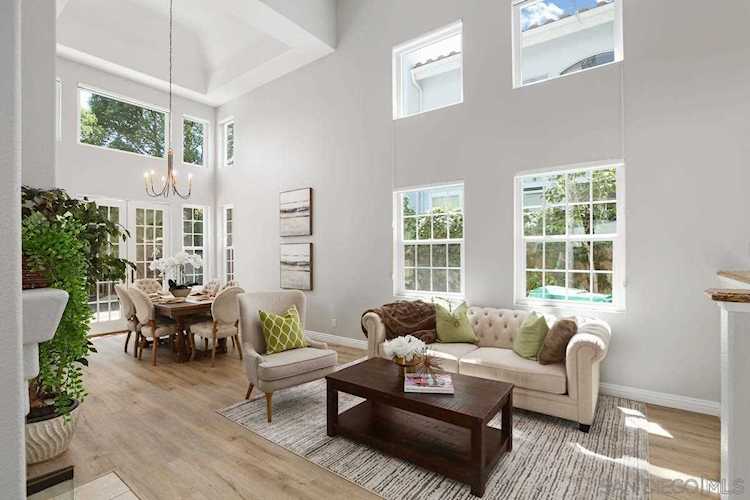 4325 Corte De La Fonda San Diego, CA 92130