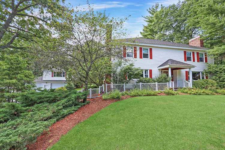 29 Harvest Dr Hooksett, NH 03106