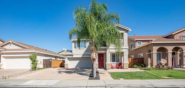 681 Brazelton Circle Vacaville, CA 95688