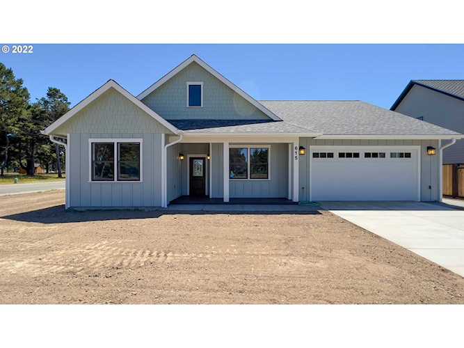 615 Carter AVE Bandon, OR 97411