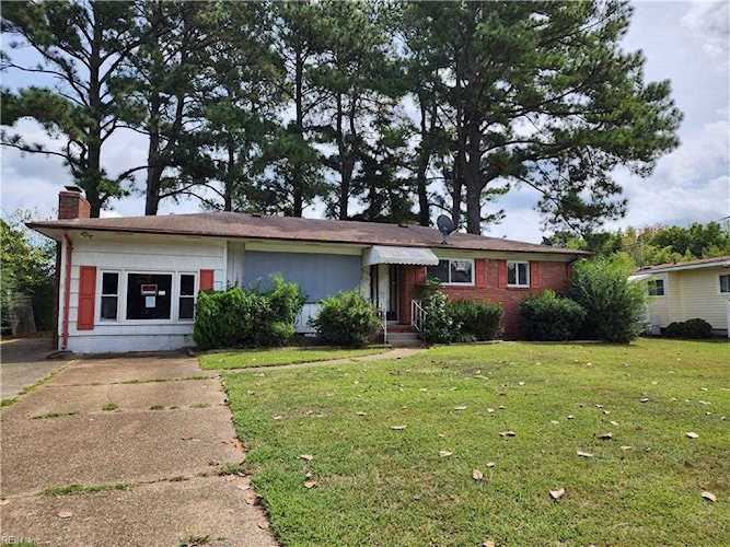 457 Pepper Mill Ln Norfolk, VA 23502 home for sale, MLS#10458252 - Crescas Real Estate Photo 1