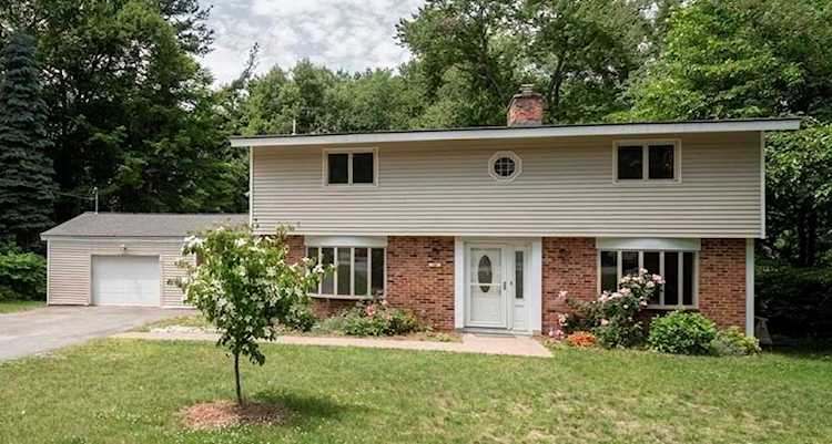 24 Pine Needle Chelmsford, MA 01824