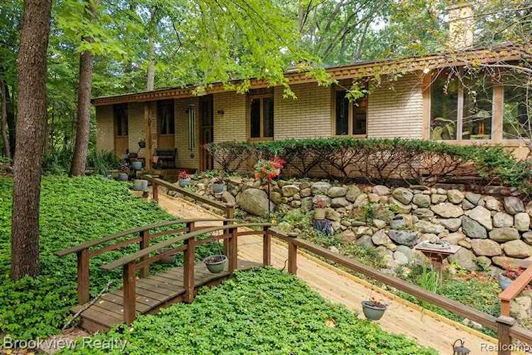 5810 Cobb Creek Rochester, MI 48306