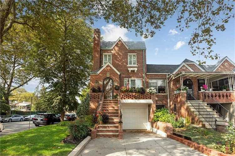 2384 E 17th St Brooklyn, NY 11229