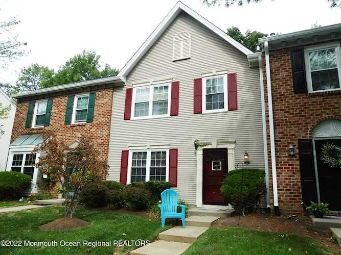 43 Sun Beau Ct Tinton Falls, NJ 07724