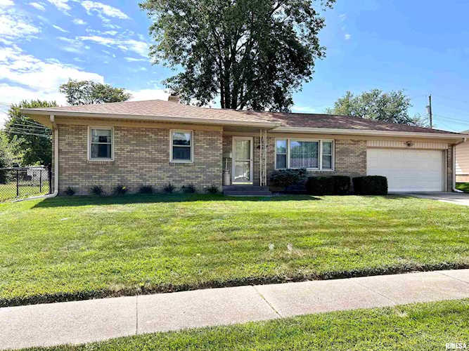 3221 W Colorado St Davenport, IA 52804