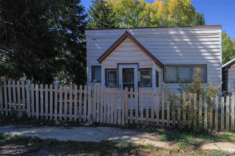 320 S Sharp Oak Creek, CO 80467