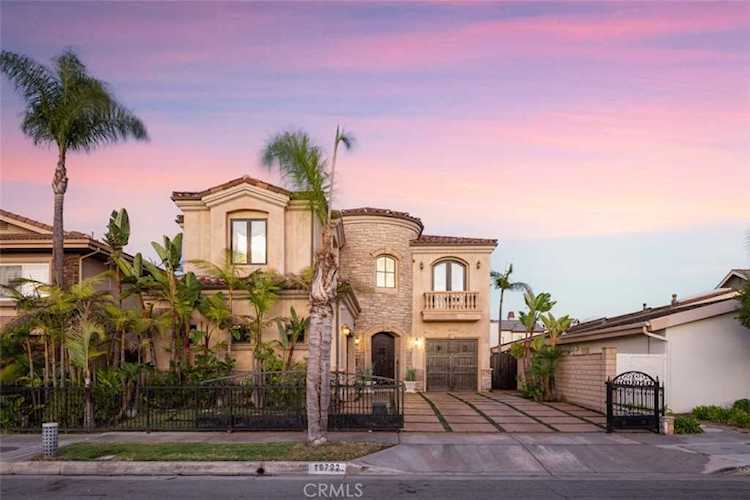 16722 Baruna Ln Huntington Beach, CA 92649 | MLS OC22209241 Photo 1