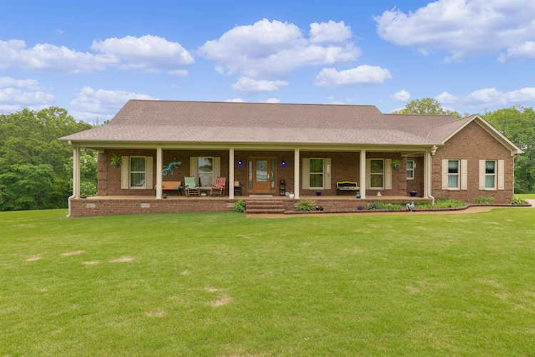 Haltom Real Estate, local REALTORS® Specialize in Selling Homes in Jackson, TN & Surrounding Areas : Madison County, Henderson County, Carroll County, Gibson County, Chester County, Hardeman County, Crockett County Photo 1