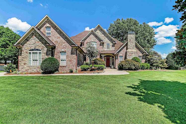 Haltom Real Estate, local REALTORS® Specialize in Selling Homes in Jackson, TN & Surrounding Areas : Madison County, Henderson County, Carroll County, Gibson County, Chester County, Hardeman County, Crockett County Photo 1