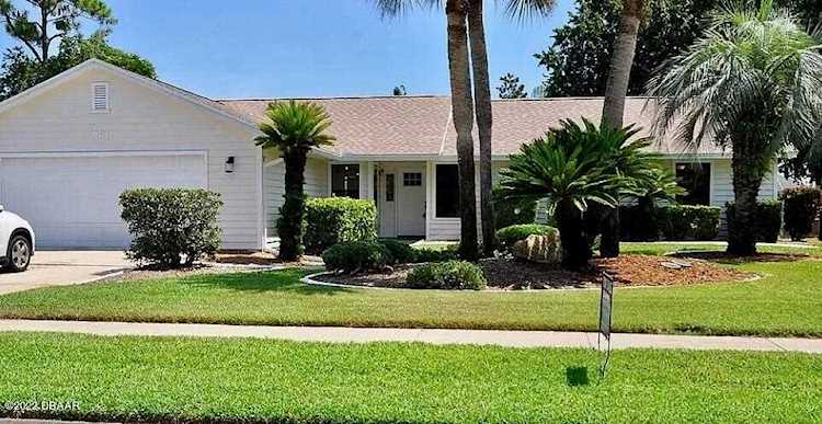 831 Wildwood Circle Port Orange, FL 32127