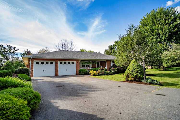 131 Crowfield Cir Rd Lewisburg, WV 24901