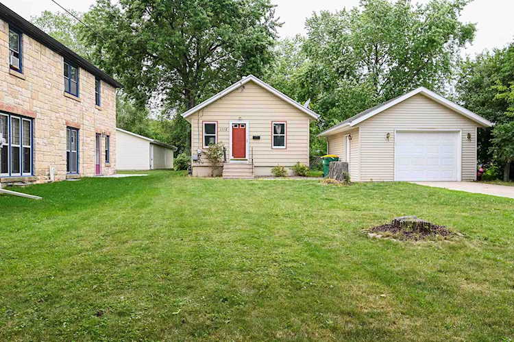 1112 S Roosevelt St Green Bay, WI 54301
