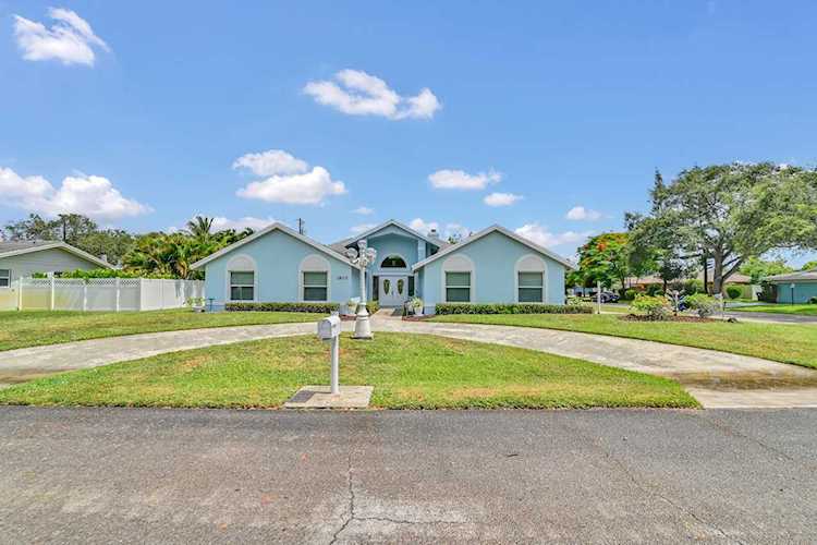 1805 W Mediterranean Road Lake Clarke Shores, FL 33406